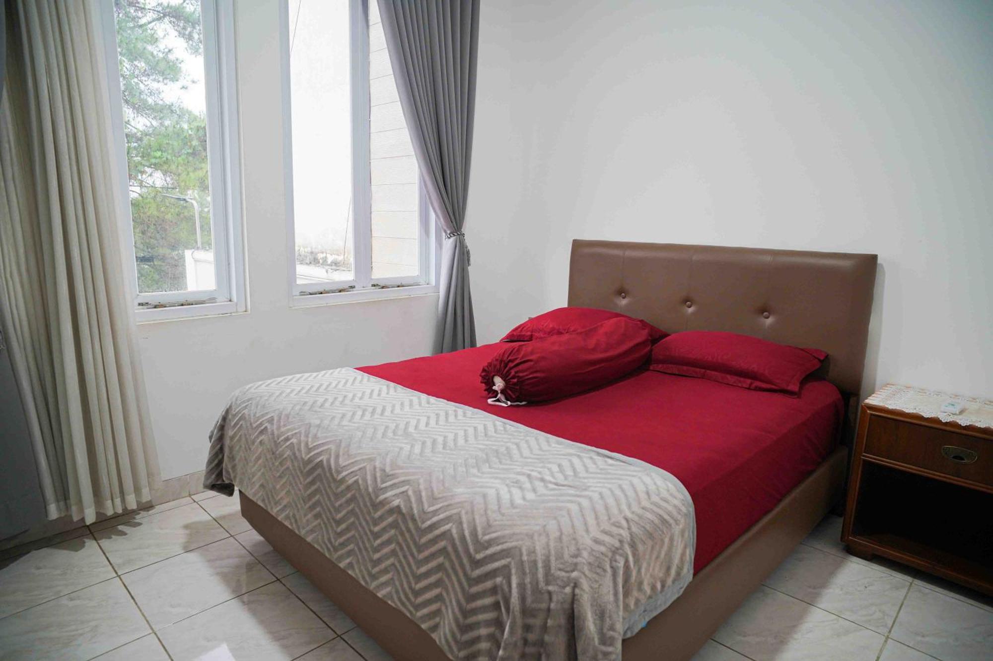 Schones Haus Private Pool & Netflix By Grorental Bandung Exterior foto