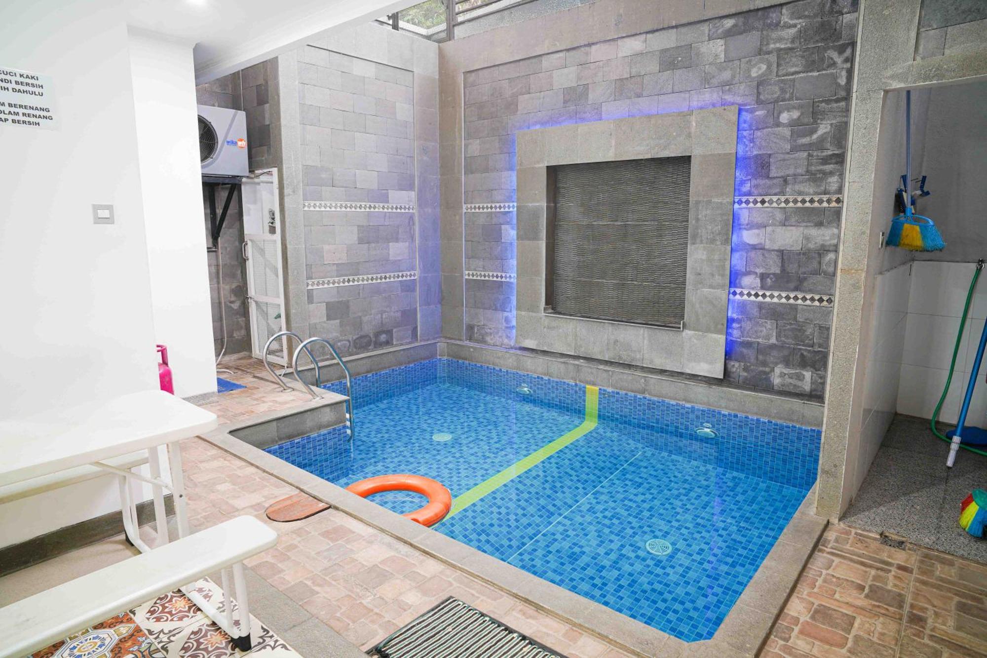 Schones Haus Private Pool & Netflix By Grorental Bandung Exterior foto