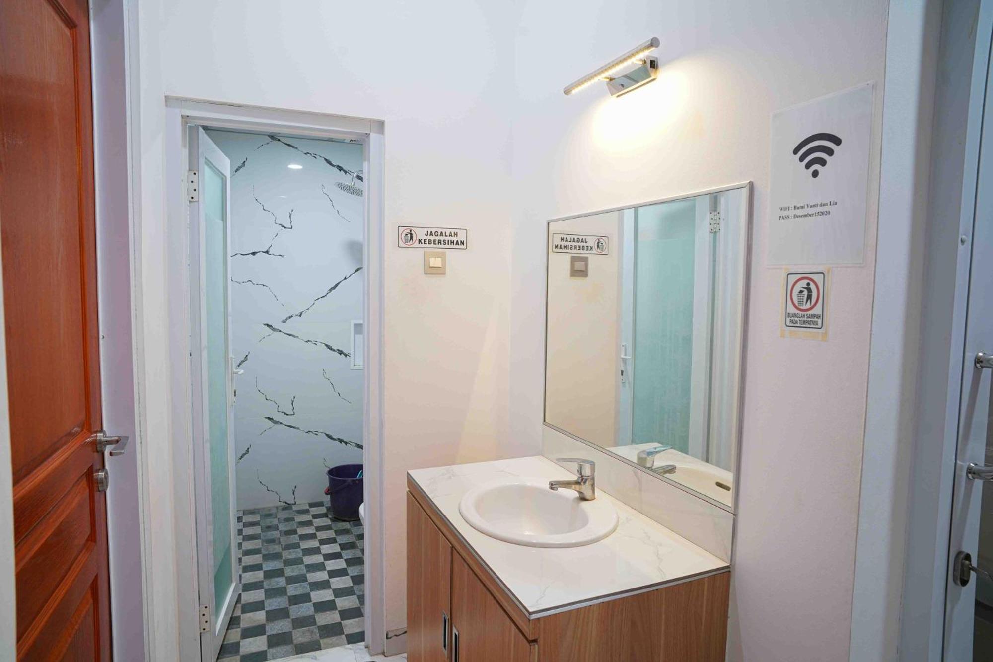 Schones Haus Private Pool & Netflix By Grorental Bandung Exterior foto