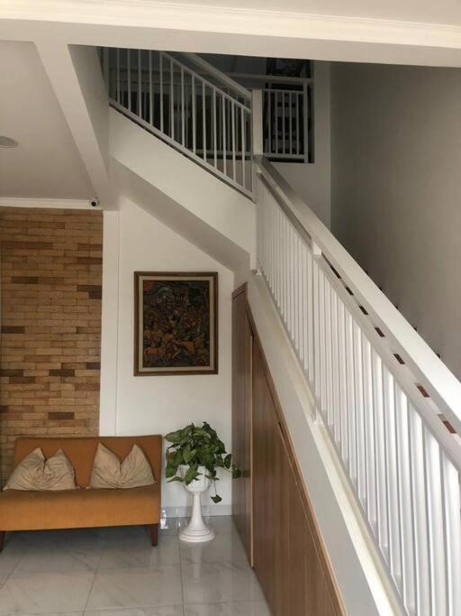 Schones Haus Private Pool & Netflix By Grorental Bandung Exterior foto